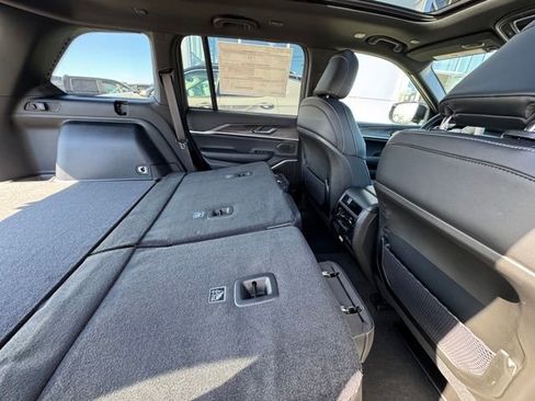 New 2025 Jeep Grand Cherokee Limited image 21