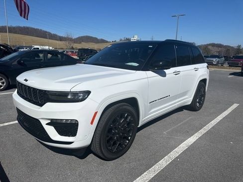 Used 2025 Jeep Grand Cherokee Summit image 2