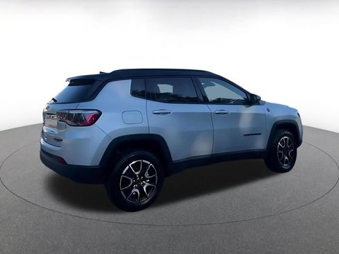 Used 2025 Jeep Compass Trailhawk AWD/4WD image 16