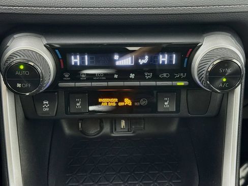 Used 2021 Toyota RAV4 XLE w/ Convenience Package AWD/4WD image 17