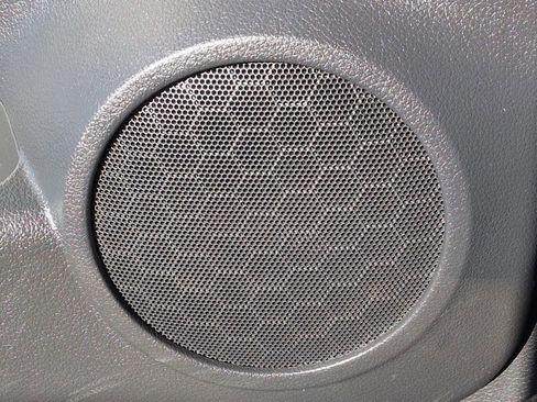 Used 2019 Nissan Rogue SV image 30