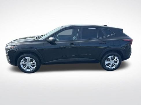 Used 2024 Chevrolet Trax LS FWD image 2