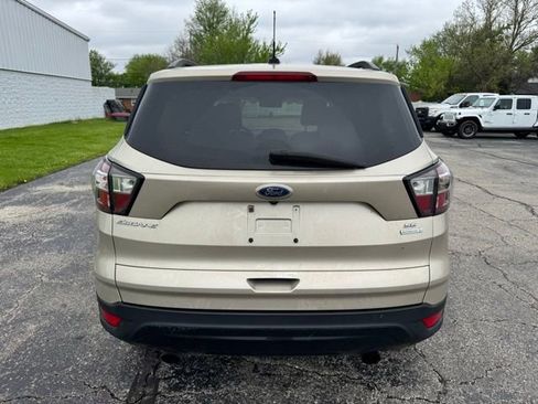 Used 2017 Ford Escape SE w/ SE Sport Appearance Package FWD image 4