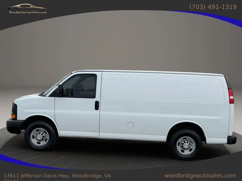 Used 2015 Chevrolet Express 2500 Van 3D image 8