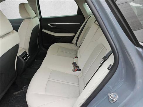 Used 2025 Hyundai Sonata SEL FWD image 12
