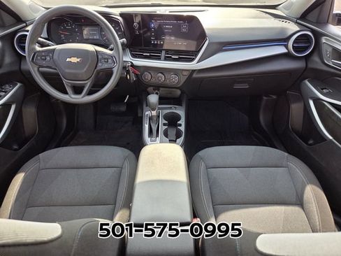 Used 2026 Chevrolet Trax LS w/ LS Convenience Package FWD image 12