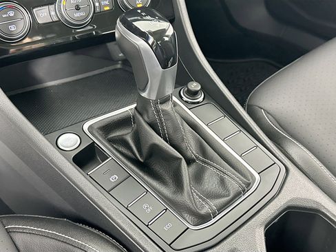 Used 2022 Volkswagen Jetta SE image 16