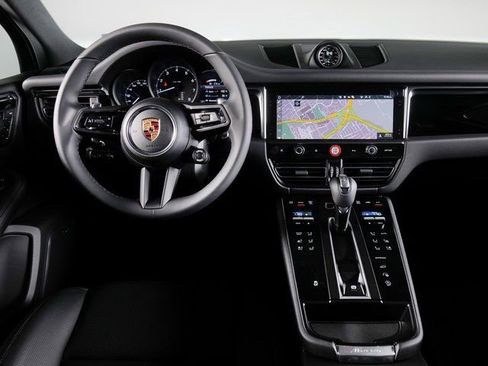 Certified 2026 Porsche Macan AWD/4WD image 15
