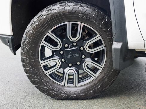 Used 2020 GMC Sierra 2500 AT4 w/ AT4 Premium Package image 32