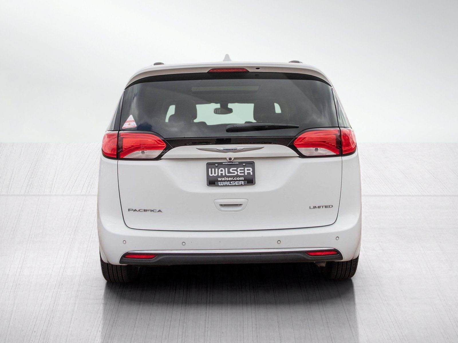 Used 2017 Chrysler Pacifica Limited FWD image 4