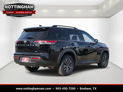 Used 2024 Nissan Pathfinder SV FWD image 4