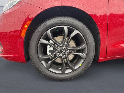 New 2026 Chrysler Pacifica Select image 9