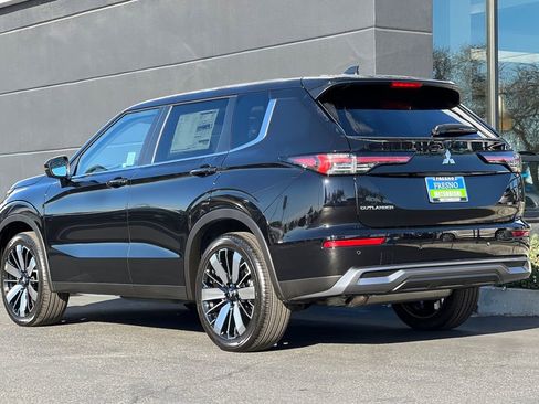New 2026 Mitsubishi Outlander SE image 7