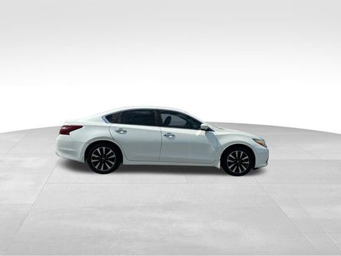 Used 2018 Nissan Altima 2.5 SV w/ 2.5 SV Technology Package FWD image 6