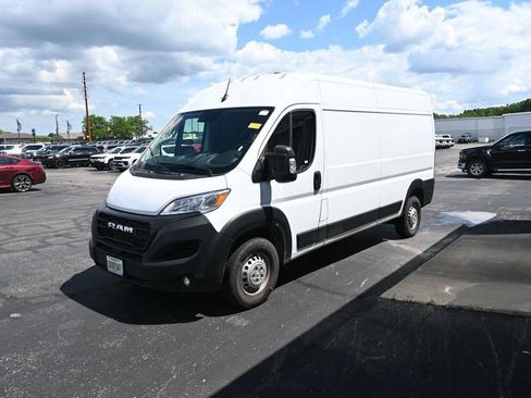 Used 2025 RAM ProMaster 2500 w/ Convenience Group FWD image 13