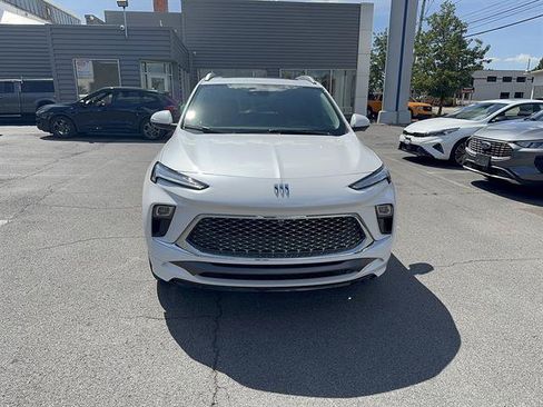 Used 2025 Buick Encore GX Avenir w/ Avenir Technology Package AWD/4WD image 18
