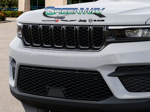 New 2025 Jeep Grand Cherokee Altitude RWD image 11