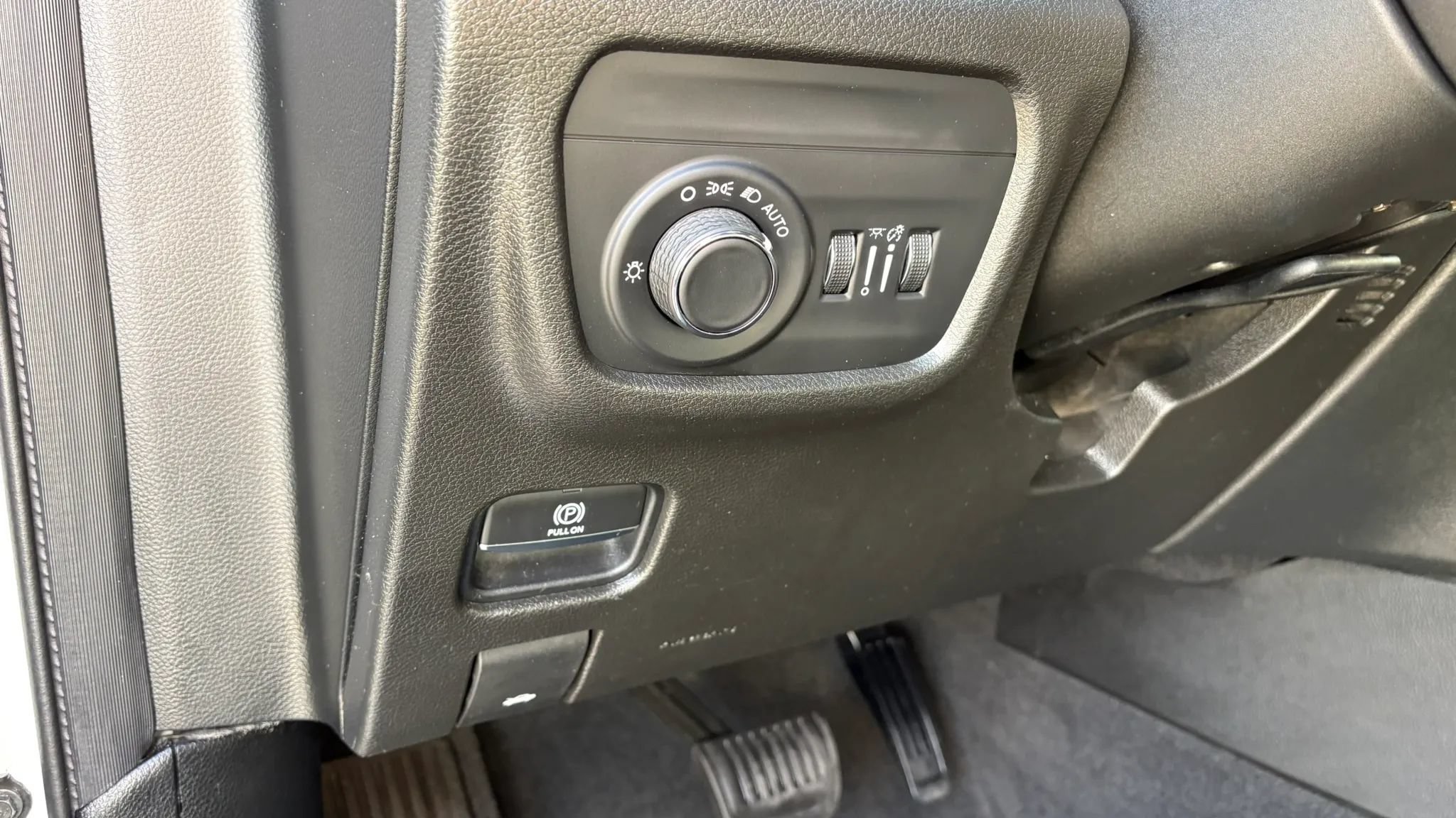 Used 2021 Jeep Grand Cherokee L Laredo AWD/4WD image 17
