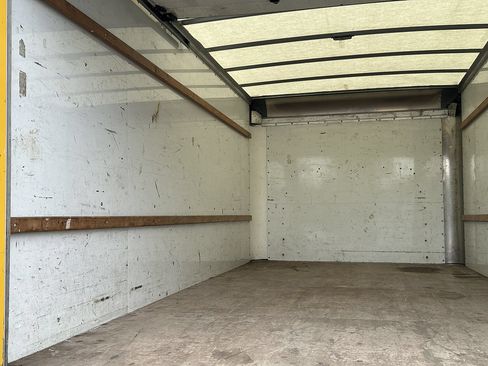 Used 2021 GMC Savana 3500 Extended w/ Power Convenience Package RWD image 11