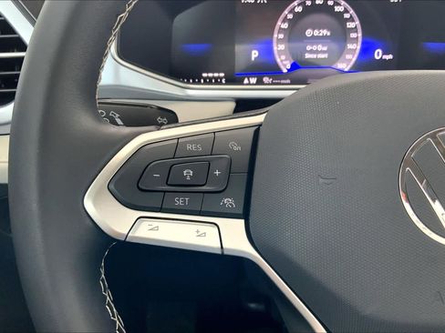 Used 2025 Volkswagen Taos SE image 45