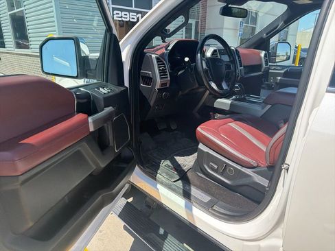 Used 2019 Ford F150 Platinum w/ Equipment Group 701A Luxury AWD/4WD image 5