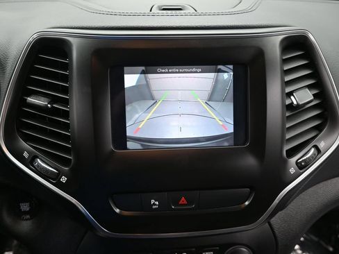 Used 2019 Jeep Cherokee Latitude Plus AWD/4WD image 20