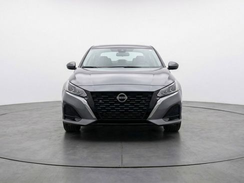 Used 2025 Nissan Altima 2.5 SV FWD image 2
