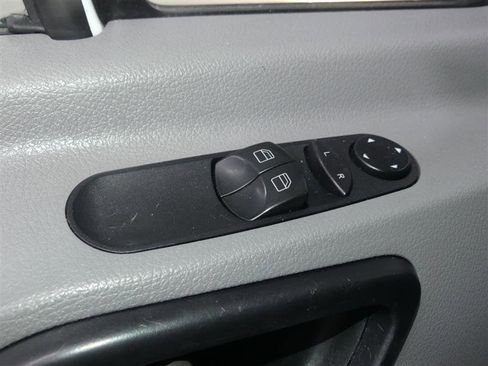 Used 2015 Mercedes-Benz Sprinter 2500 image 17