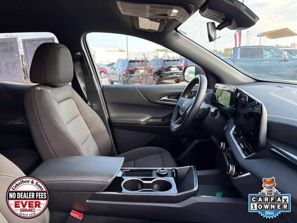 Used 2026 Chevrolet Equinox LT AWD/4WD image 2