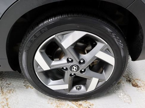 Used 2025 Hyundai Venue SEL FWD image 18