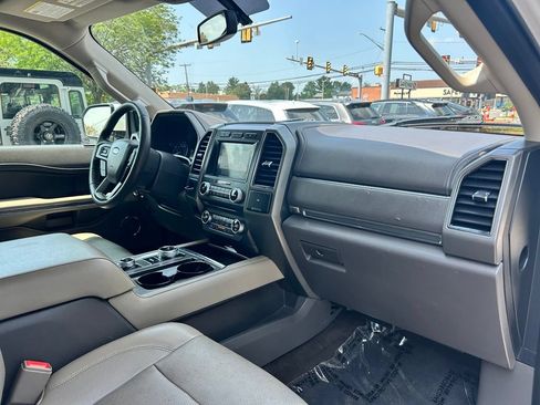 Used 2018 Ford Expedition Max XLT w/ Equipment Group 202A AWD/4WD image 10