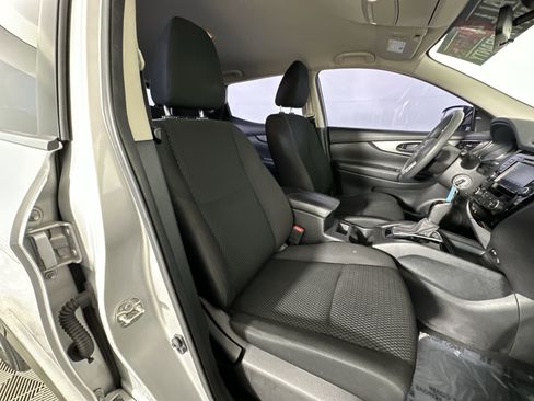 Used 2021 Nissan Rogue Sport S image 31