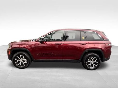 Used 2025 Jeep Grand Cherokee Limited AWD/4WD image 3