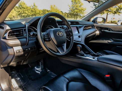 Used 2020 Toyota Camry LE image 3