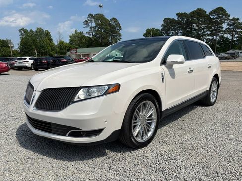 Used 2015 Lincoln MKT AWD w/ Equipment Group 201A image 4