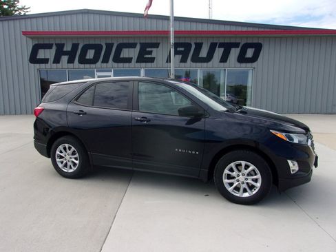 Used 2020 Chevrolet Equinox LS w/ LS Convenience Package AWD/4WD image 2