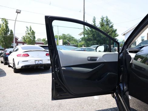 Used 2022 Toyota Corolla LE FWD image 29
