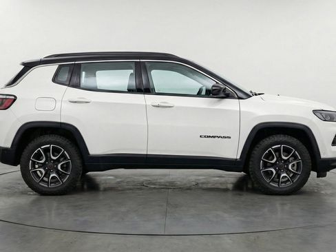 Used 2025 Jeep Compass Trailhawk AWD/4WD image 11
