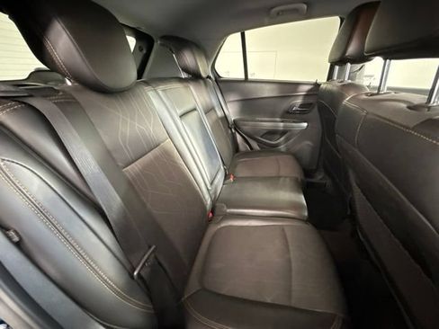 Used 2019 Chevrolet Trax LT w/ LT Convenience Package FWD image 28