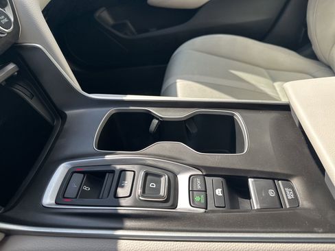 Used 2018 Honda Accord EX image 27