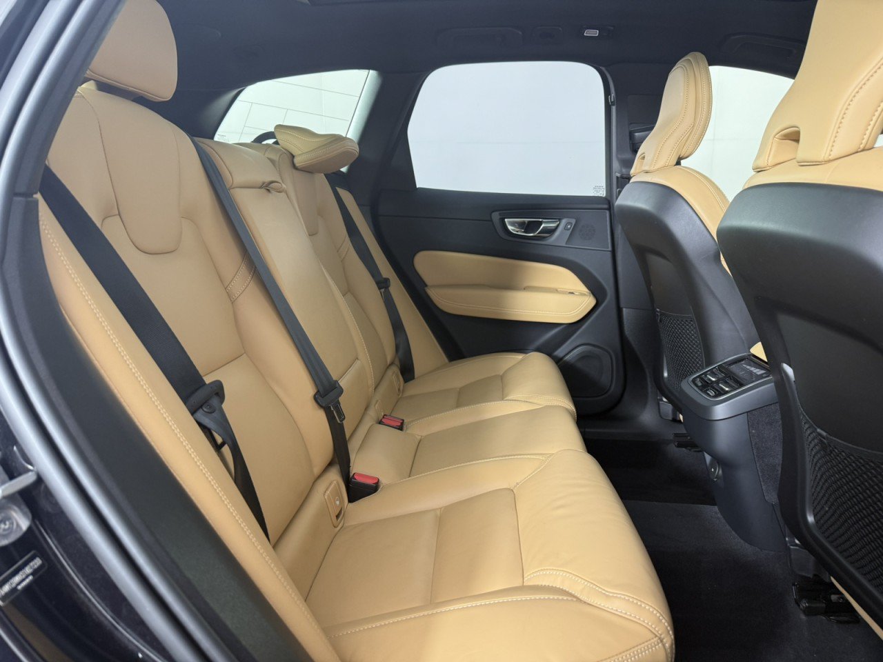 Used 2025 Volvo XC60 B5 Ultra w/ Protection Package Premier AWD/4WD image 13