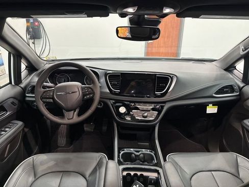 New 2026 Chrysler Pacifica Limited w/ S Appearance Package image 42