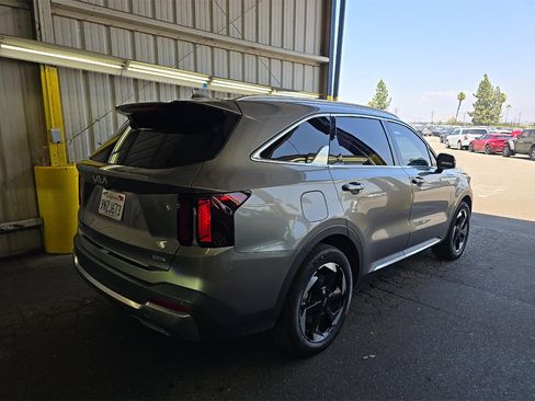 Used 2025 Kia Sorento EX AWD/4WD image 10
