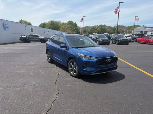 Used 2023 Ford Escape ST-Line Select w/ Tech Pack #1 AWD/4WD image 3