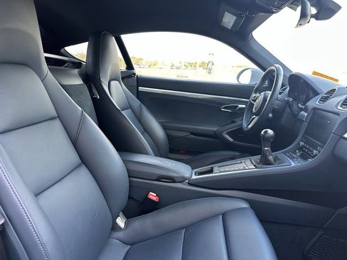 Used 2024 Porsche 718 Cayman image 7