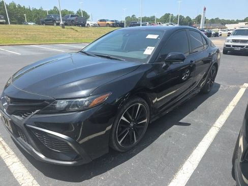 Used 2022 Toyota Camry SE w/ Convenience Package FWD image 1