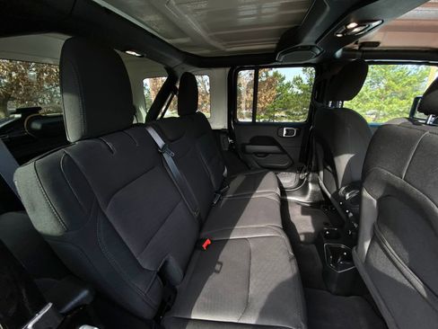 Used 2023 Jeep Wrangler Unlimited Sahara image 25