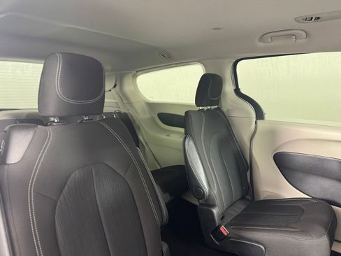 Used 2024 Chrysler Voyager LX image 23