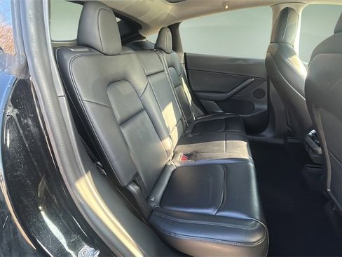 Used 2021 Tesla Model Y Long Range image 11