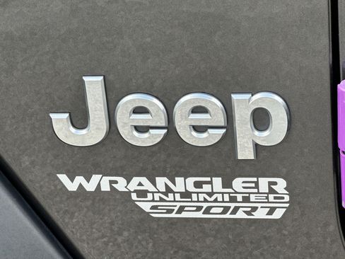 Used 2018 Jeep Wrangler Unlimited Sport S AWD/4WD image 43